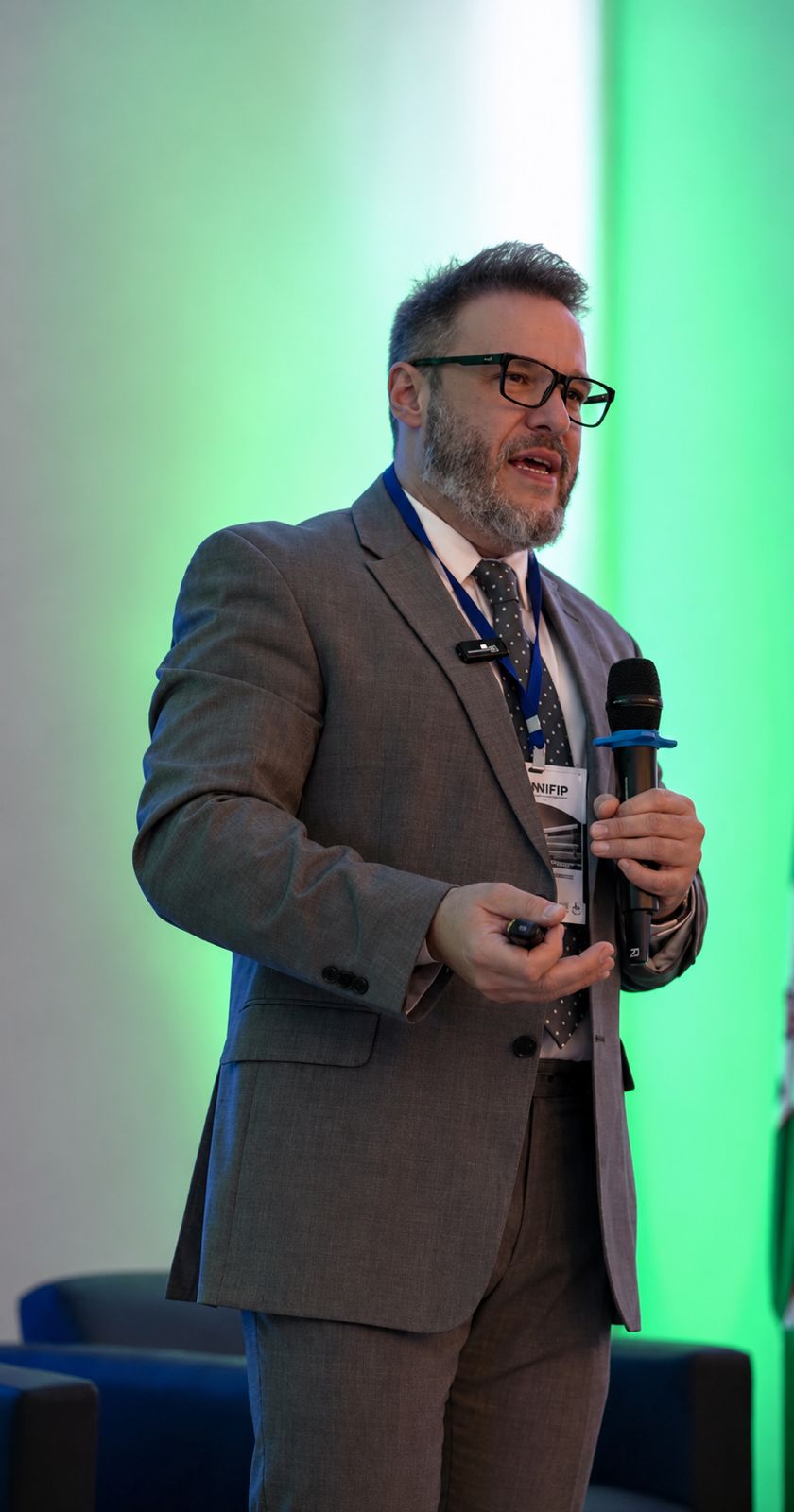 Dr. Ricardo Lazarotto palestrando